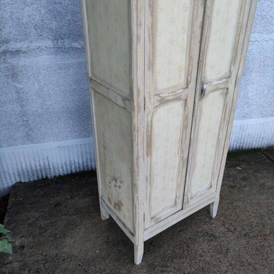 Small Parisian wardrobe