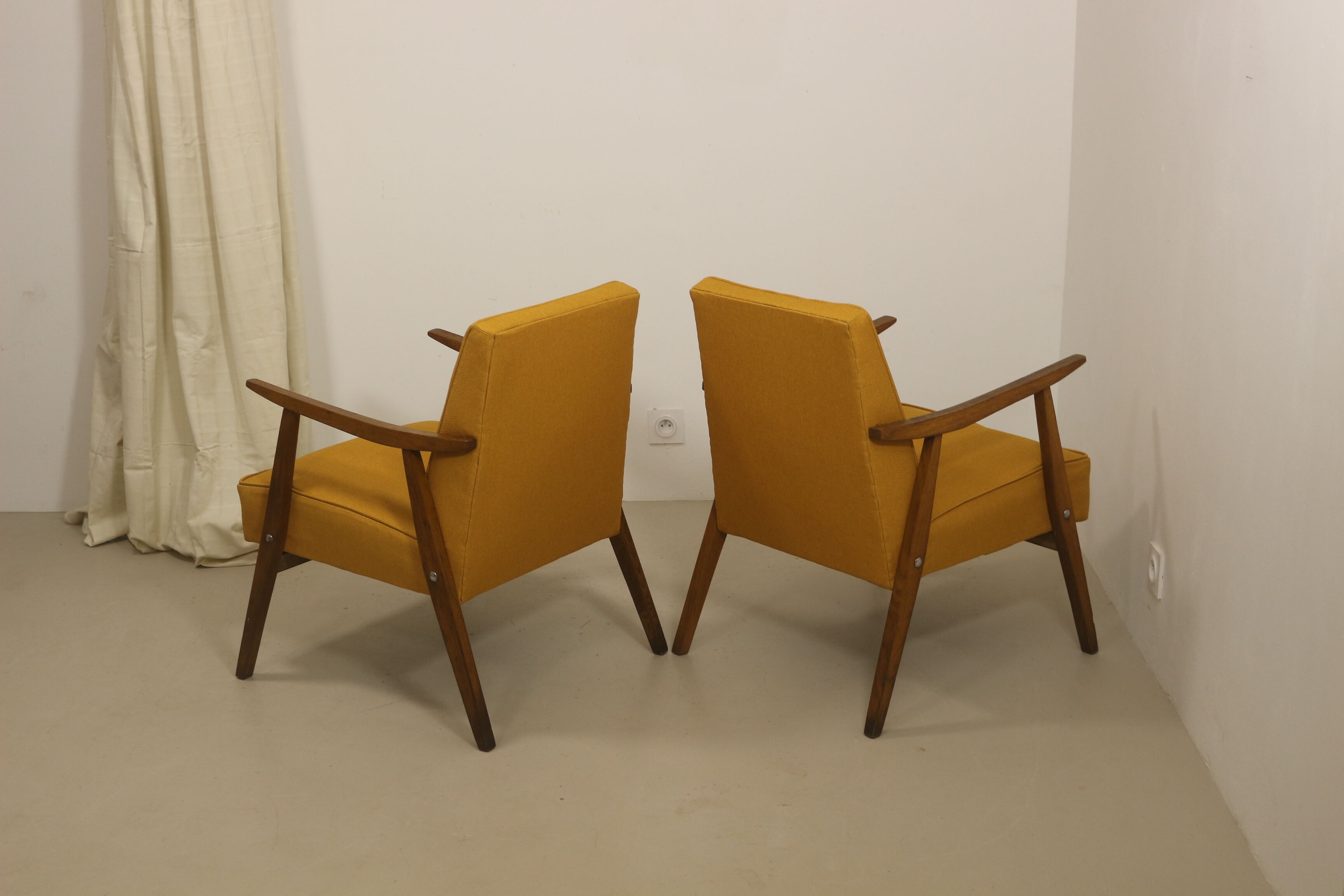 Pair of Scandinavian armchairs 1960 curved armrests. Ref Mimosa