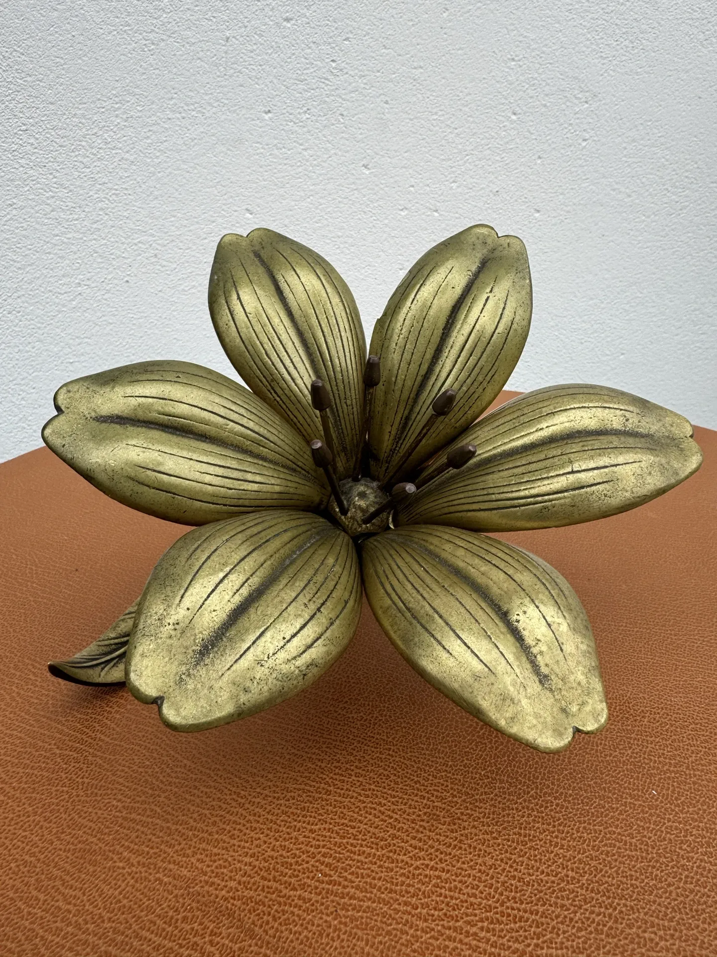 Fleur cendrier laiton massif années 60