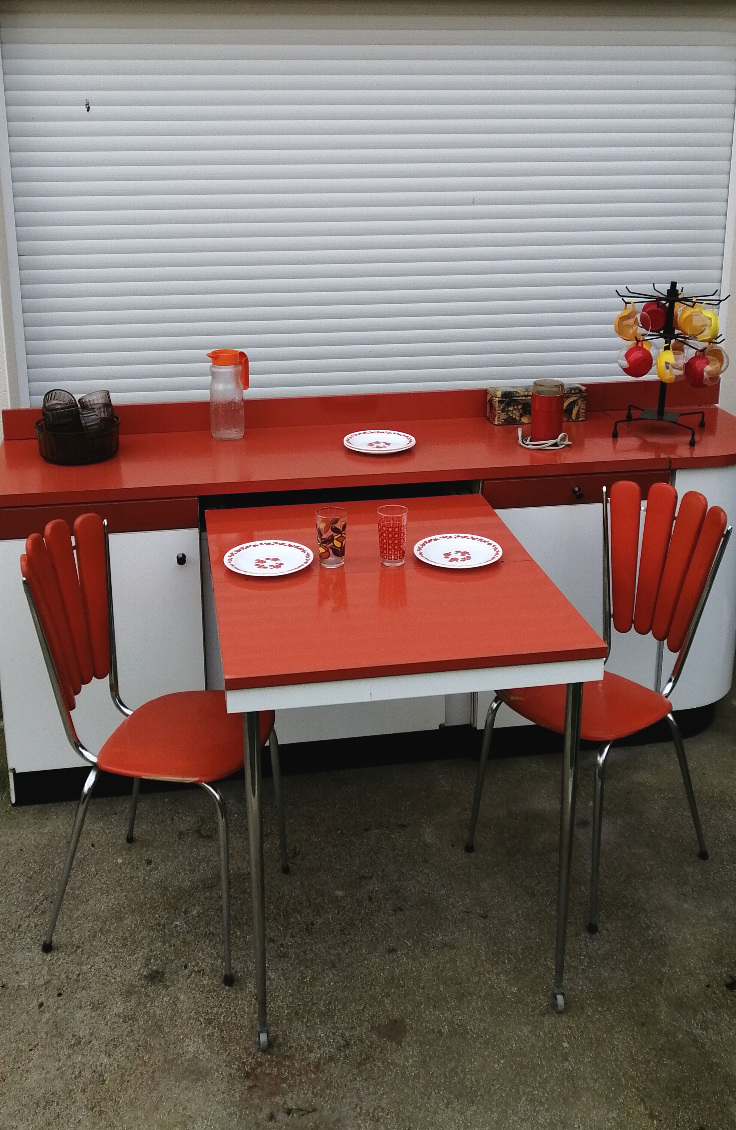 Formica sideboard with its 70' retractable table