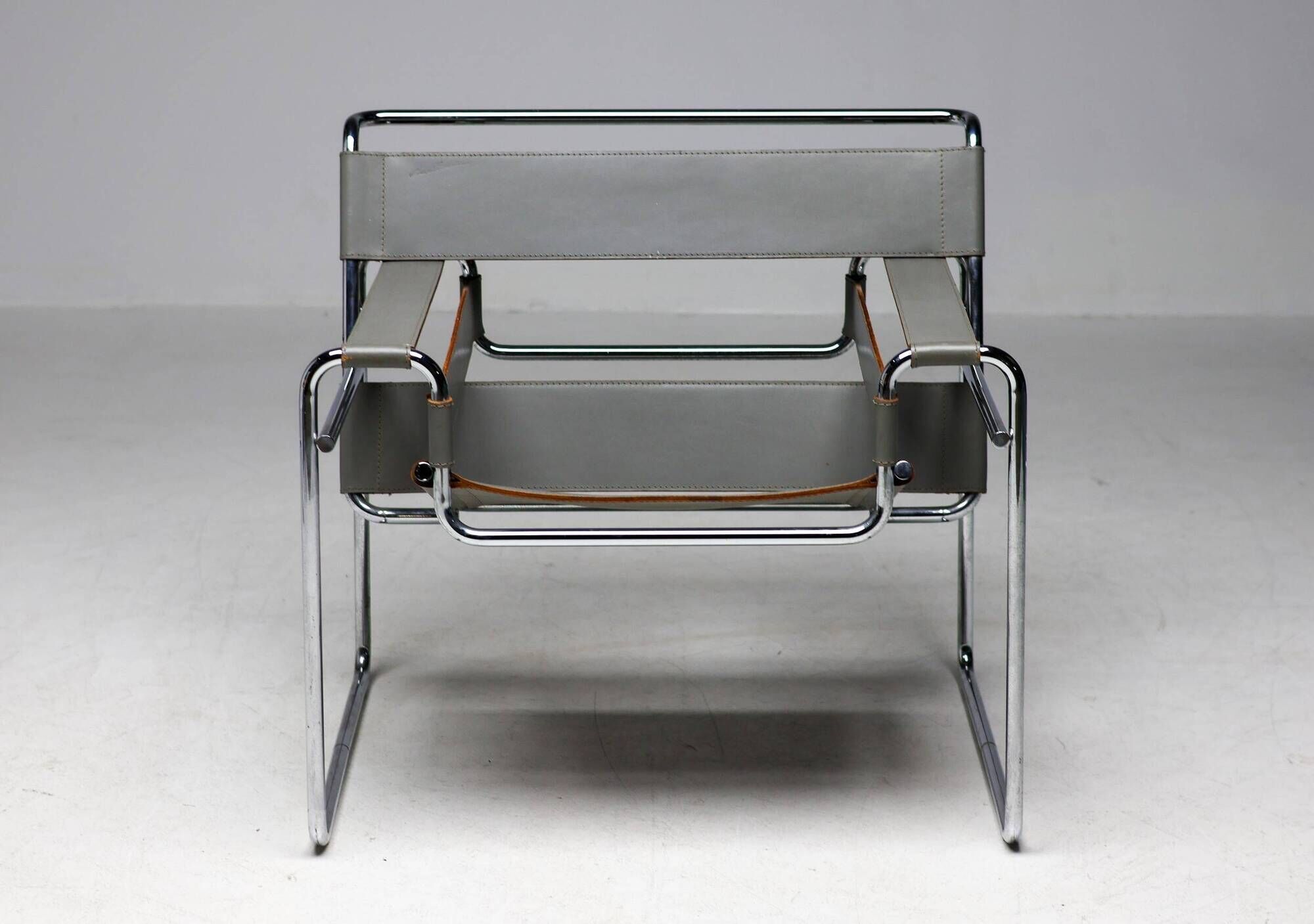 Wassily chair in grey leather by Marcel Breuer for Gavina, 1960, signed.