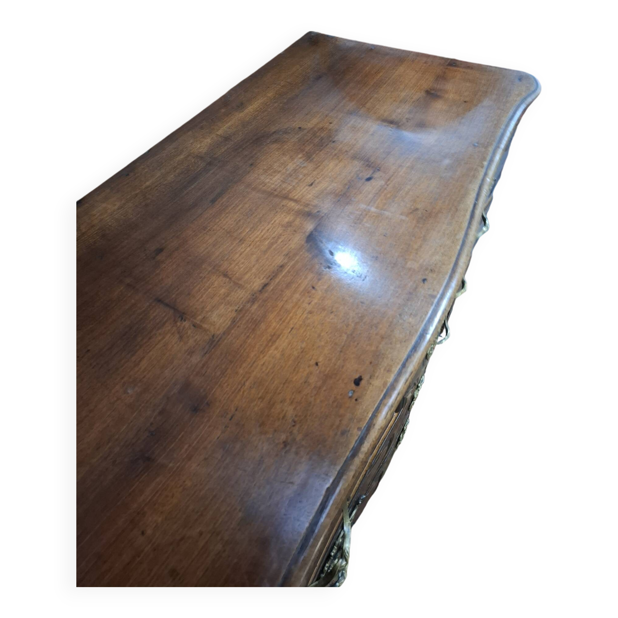 18th century chest of drawers in walnut flag