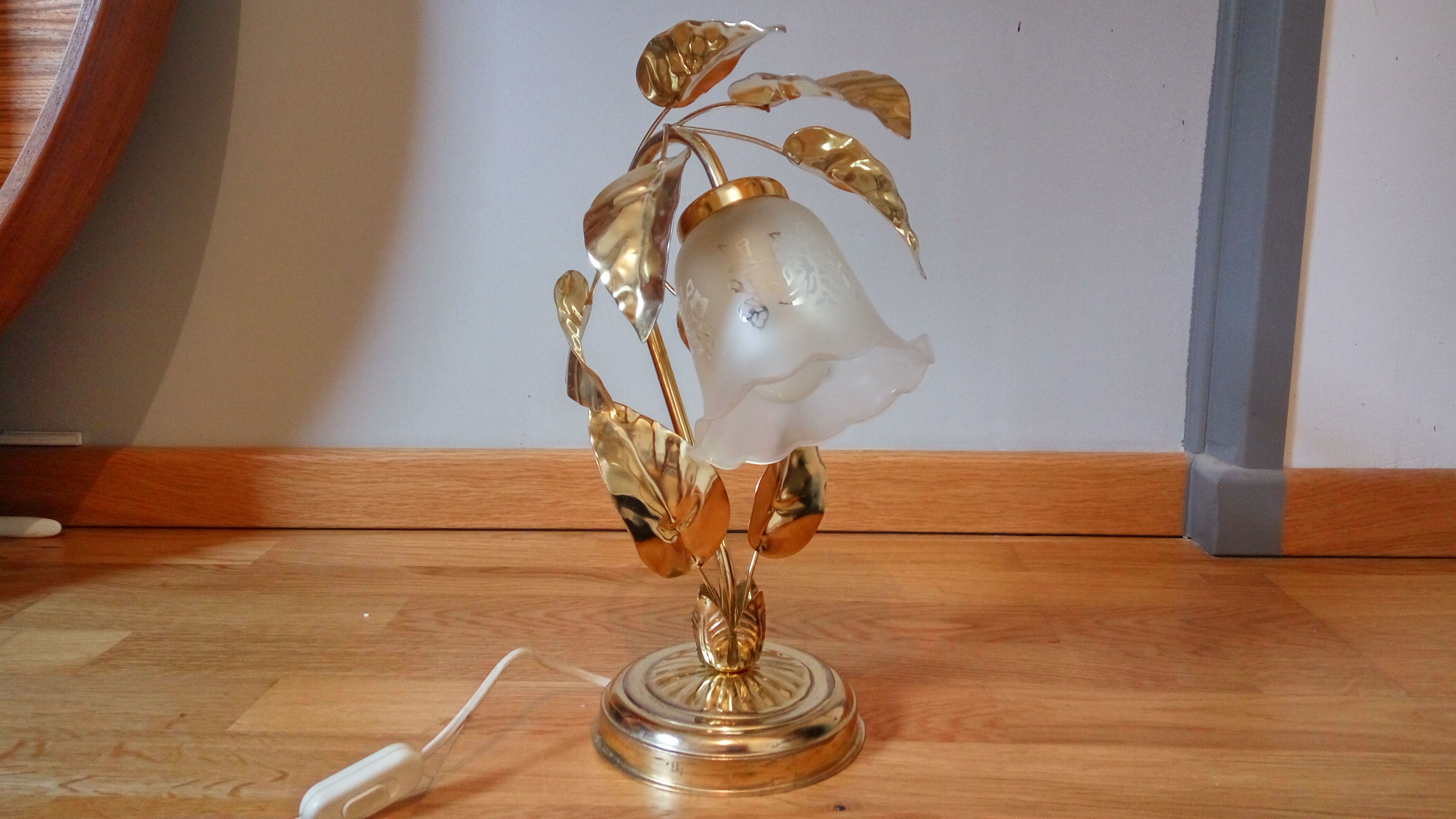 Lamp leaves