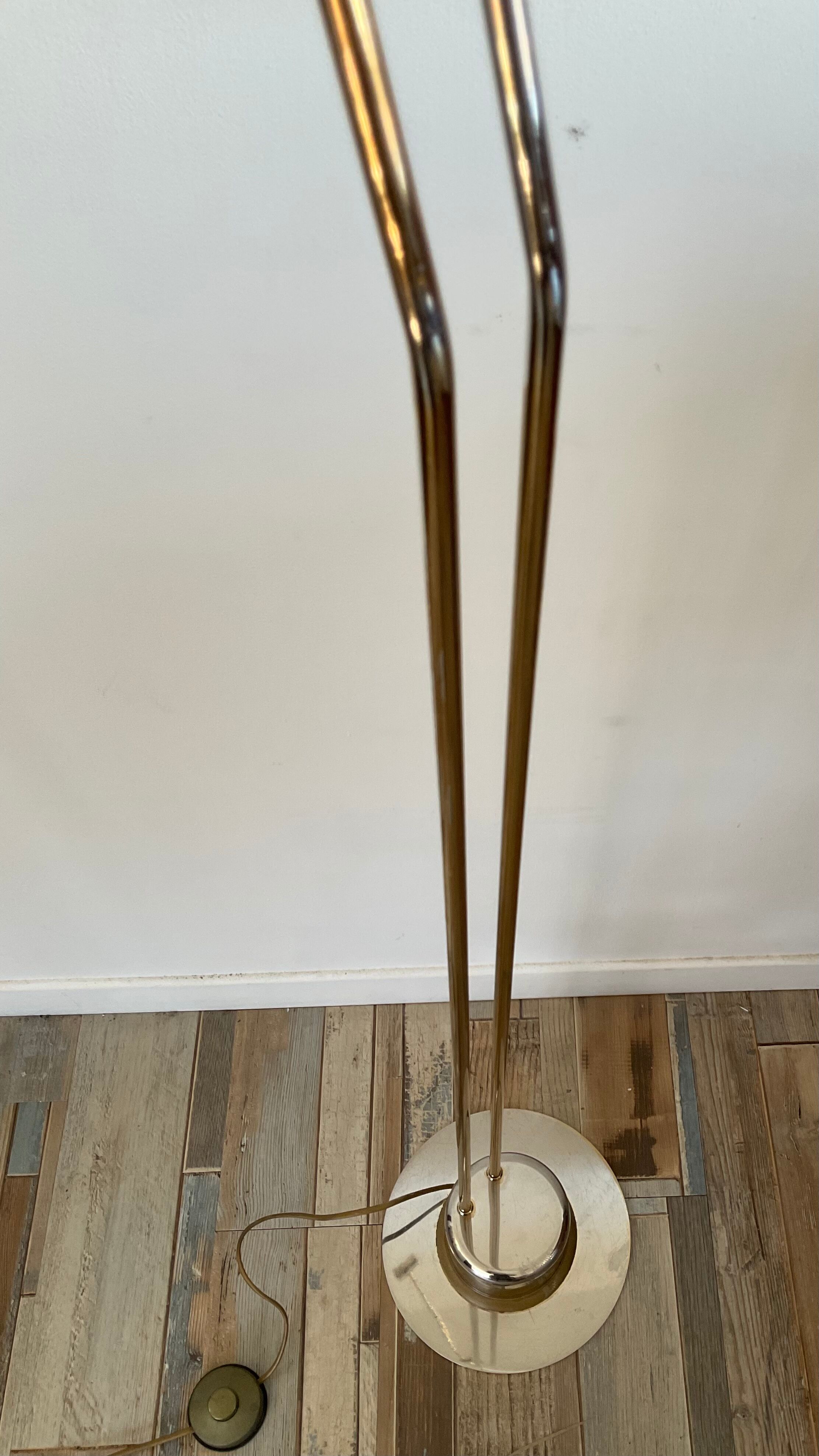 Deknudt e-reader floor lamp from the 70s in brass