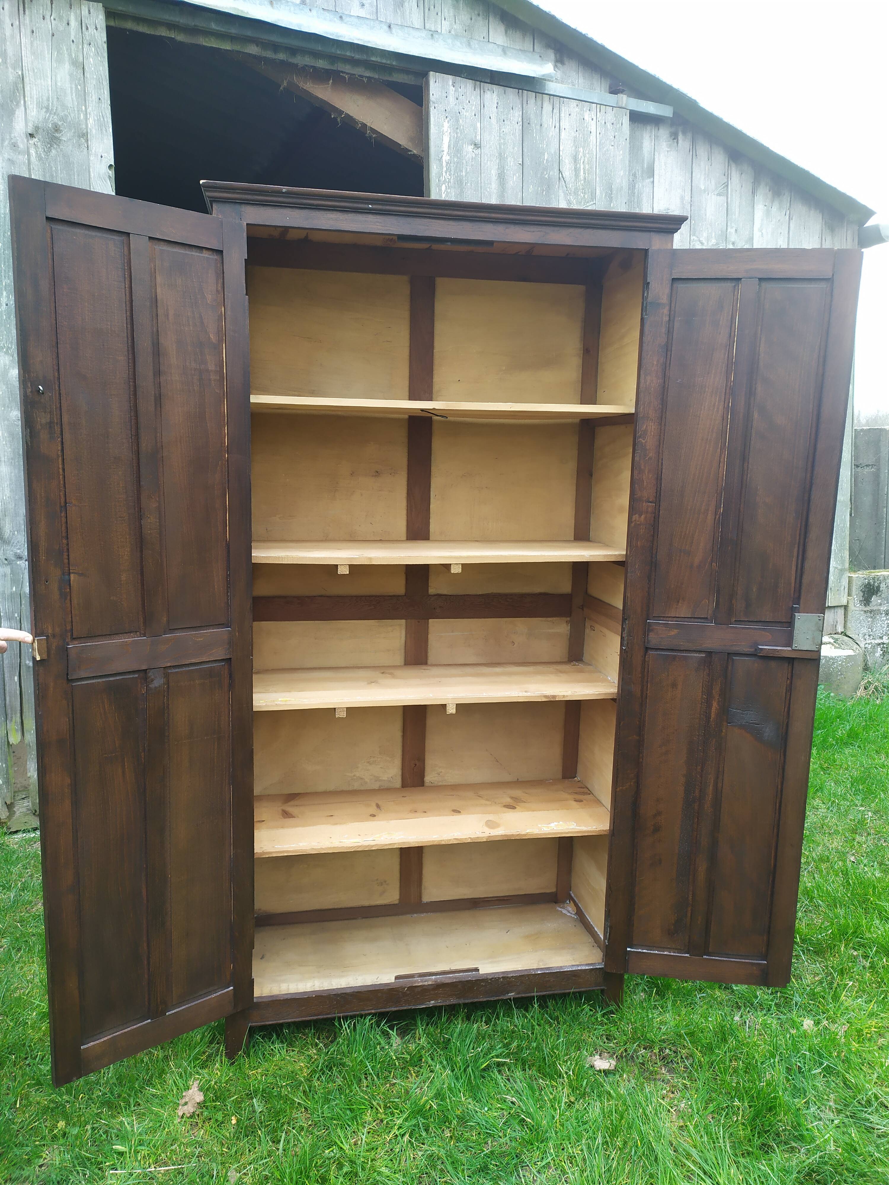 Armoire parisienne