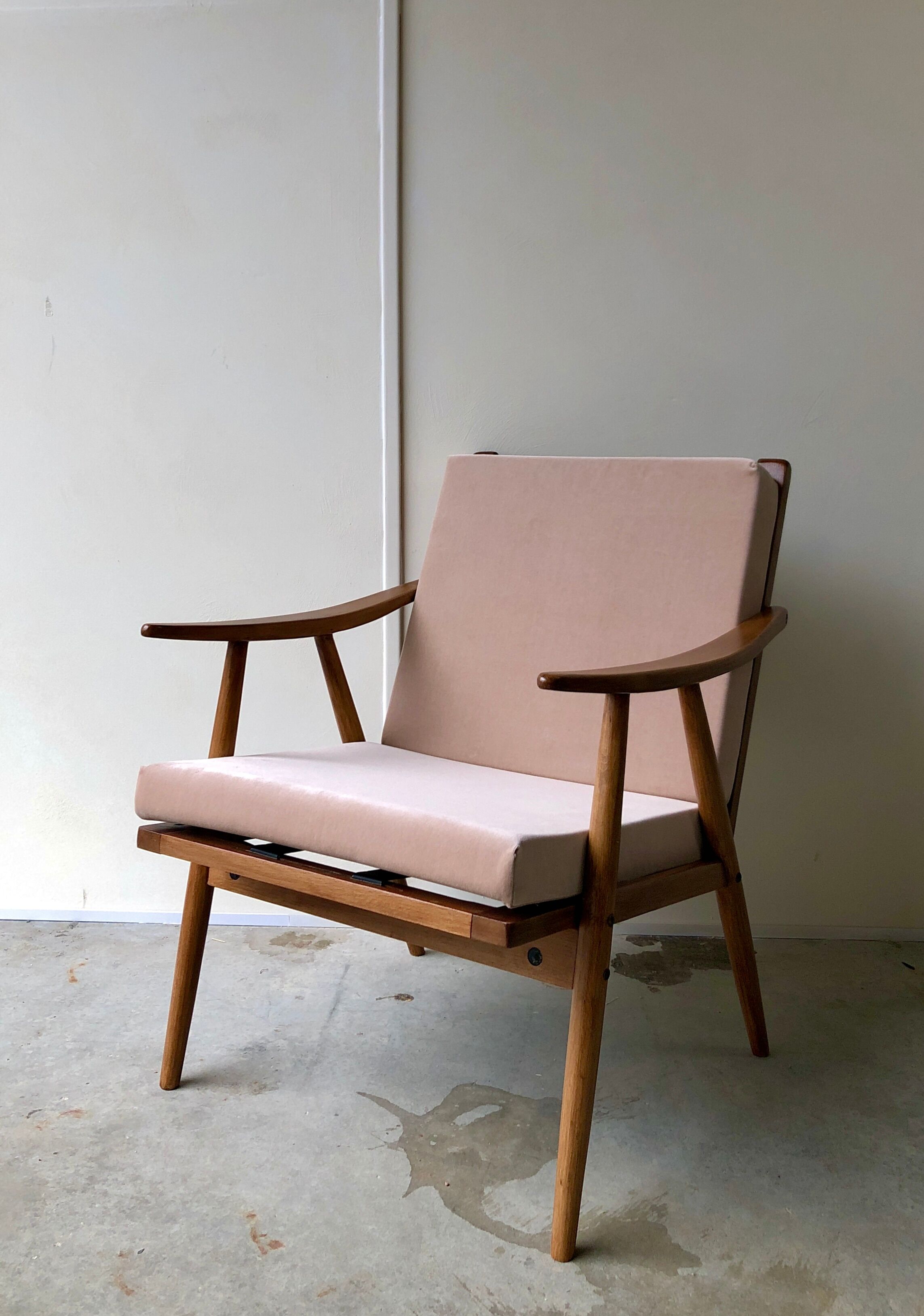 Armchair boomerang ton