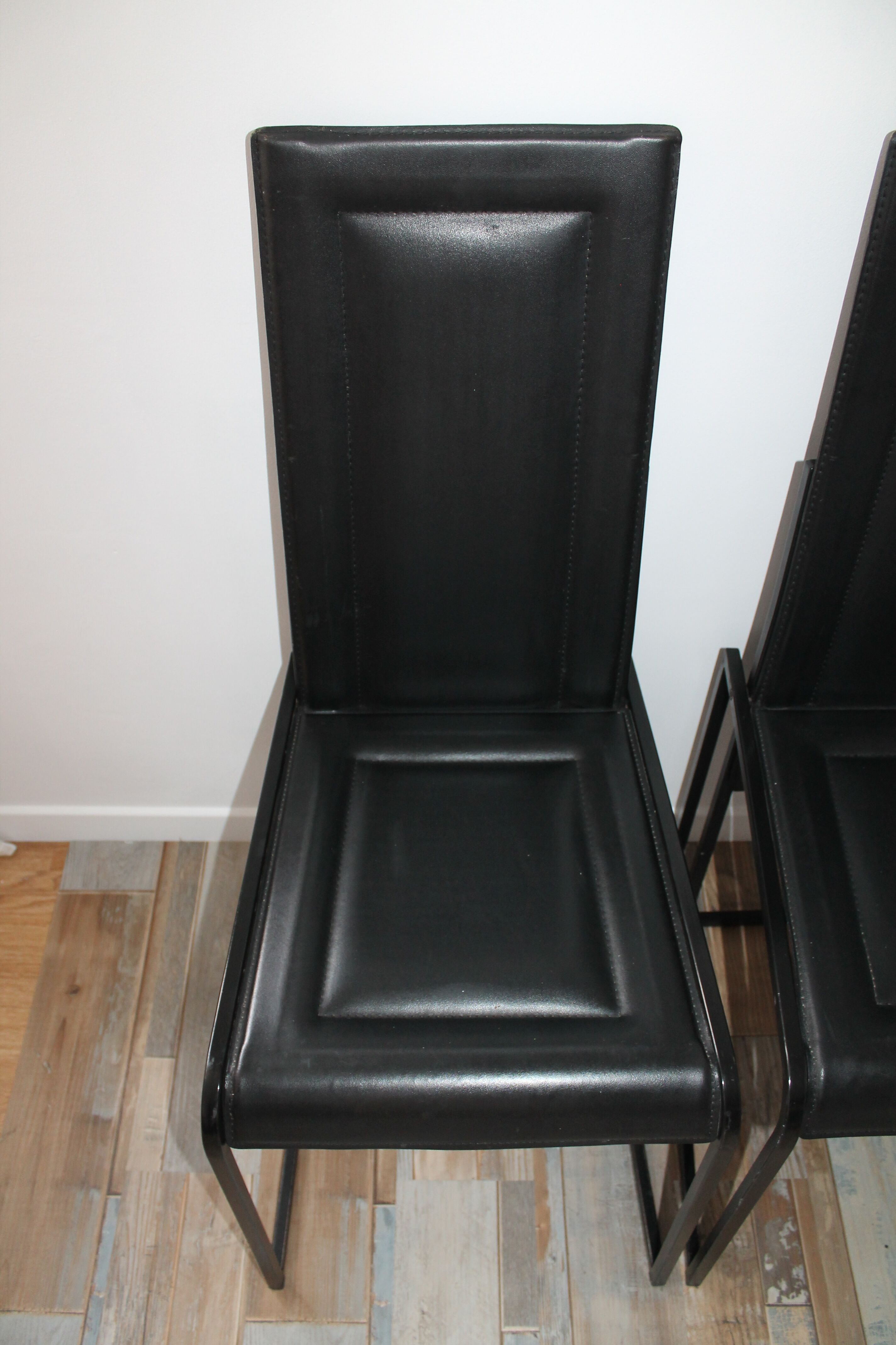Lot de 4 chaises vintage cuir piqure sellier