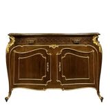 Commode a portes Venitienne galbée style louis XV en acajou et bois dorés