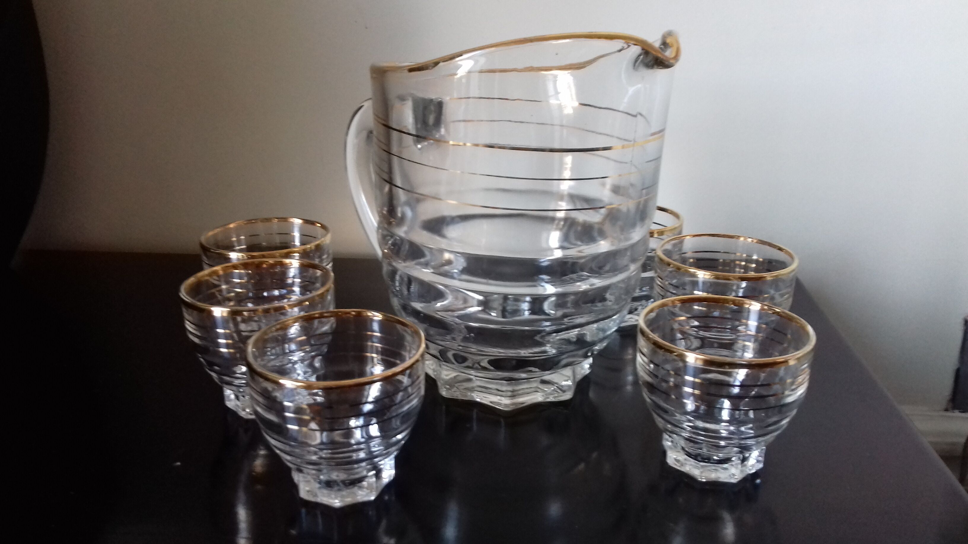 Carafe avec 6 petits verres vintage