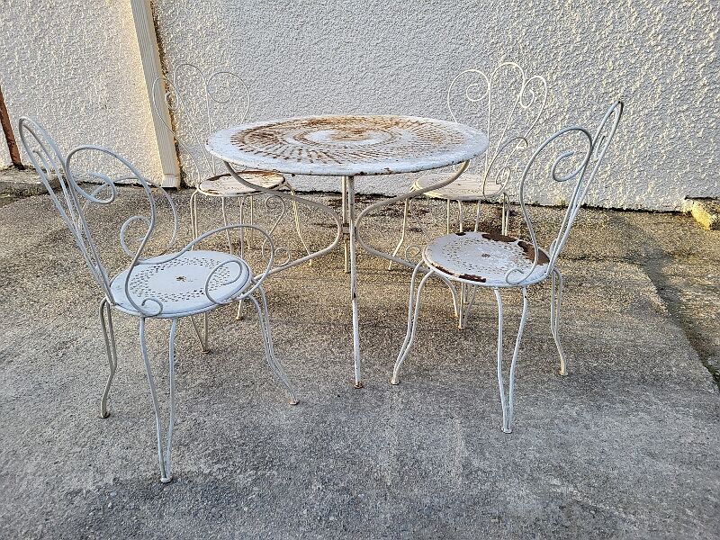 Garden furniture table with 2 armchairs and 2 chairs
