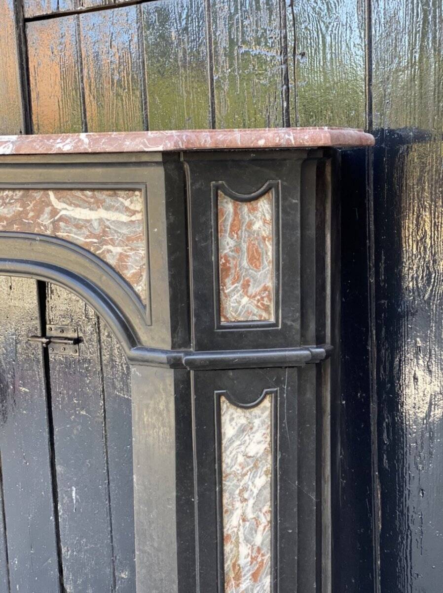 Cheminée en marbre noir de Belgique et gris des Ardennes, XVIIIème siècle