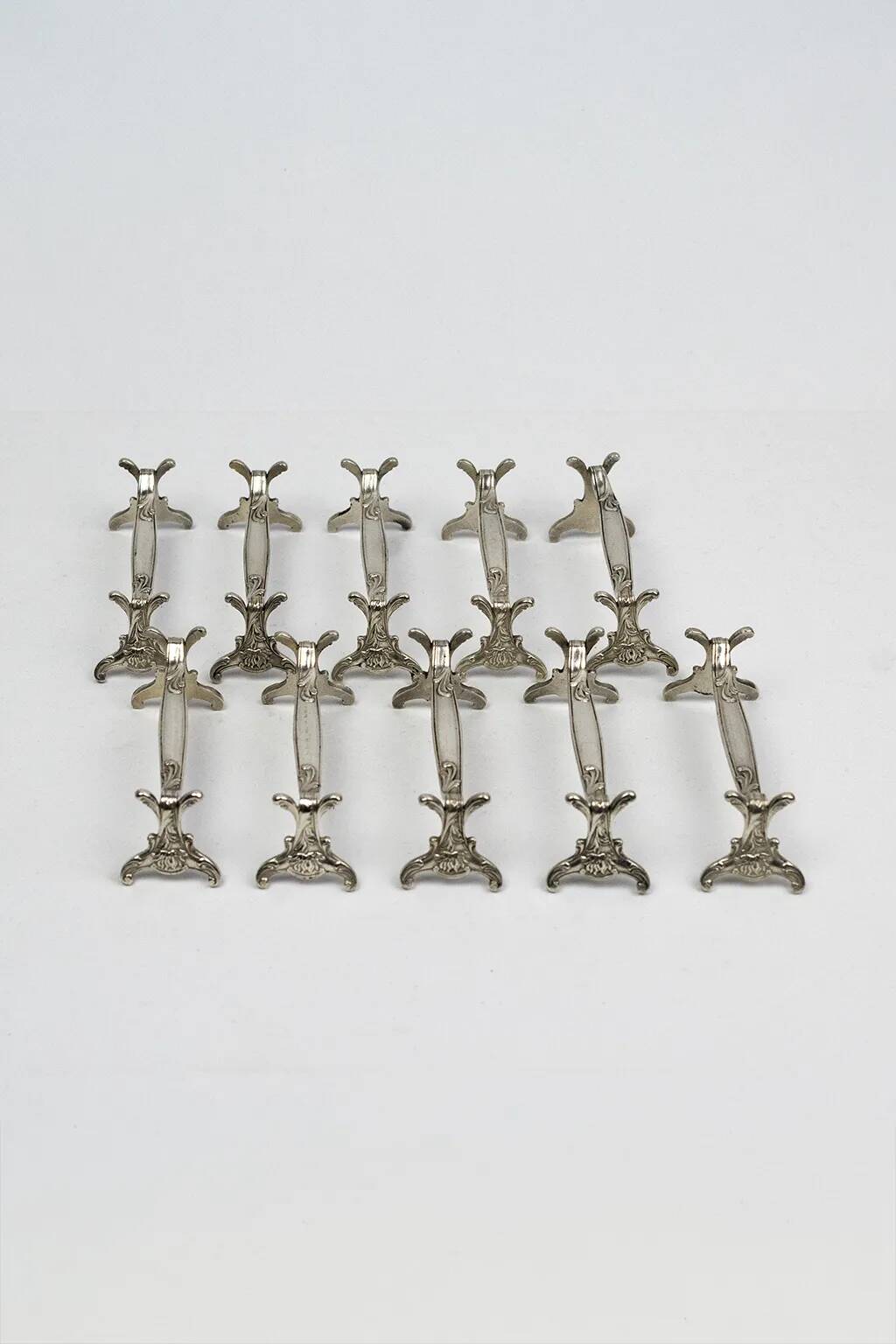Christofle – Set of 10 Art Nouveau knife rests with chrysanthemum decoration