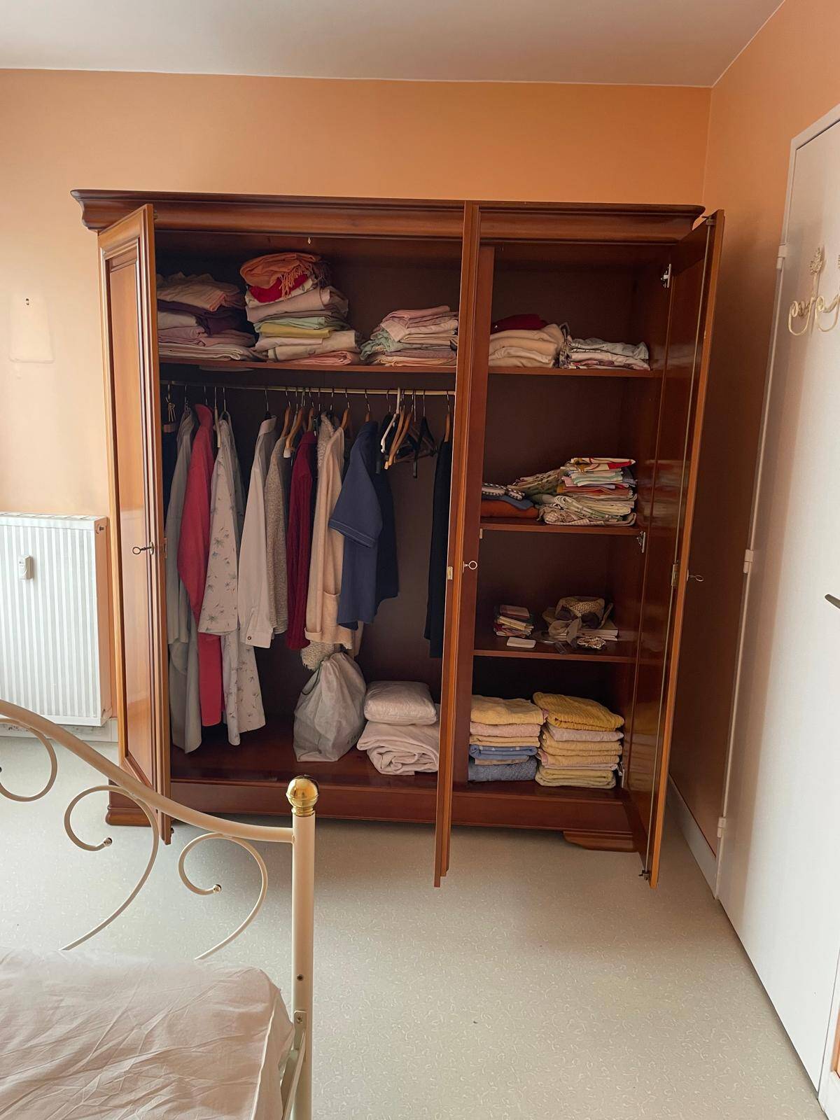 Armoire penderie en plaquage merisier