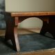 Banc repose-pied ancien en bois massif