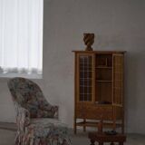 Danish oak display cabinet from the mid-century modern period with leaded glass, 1960s.