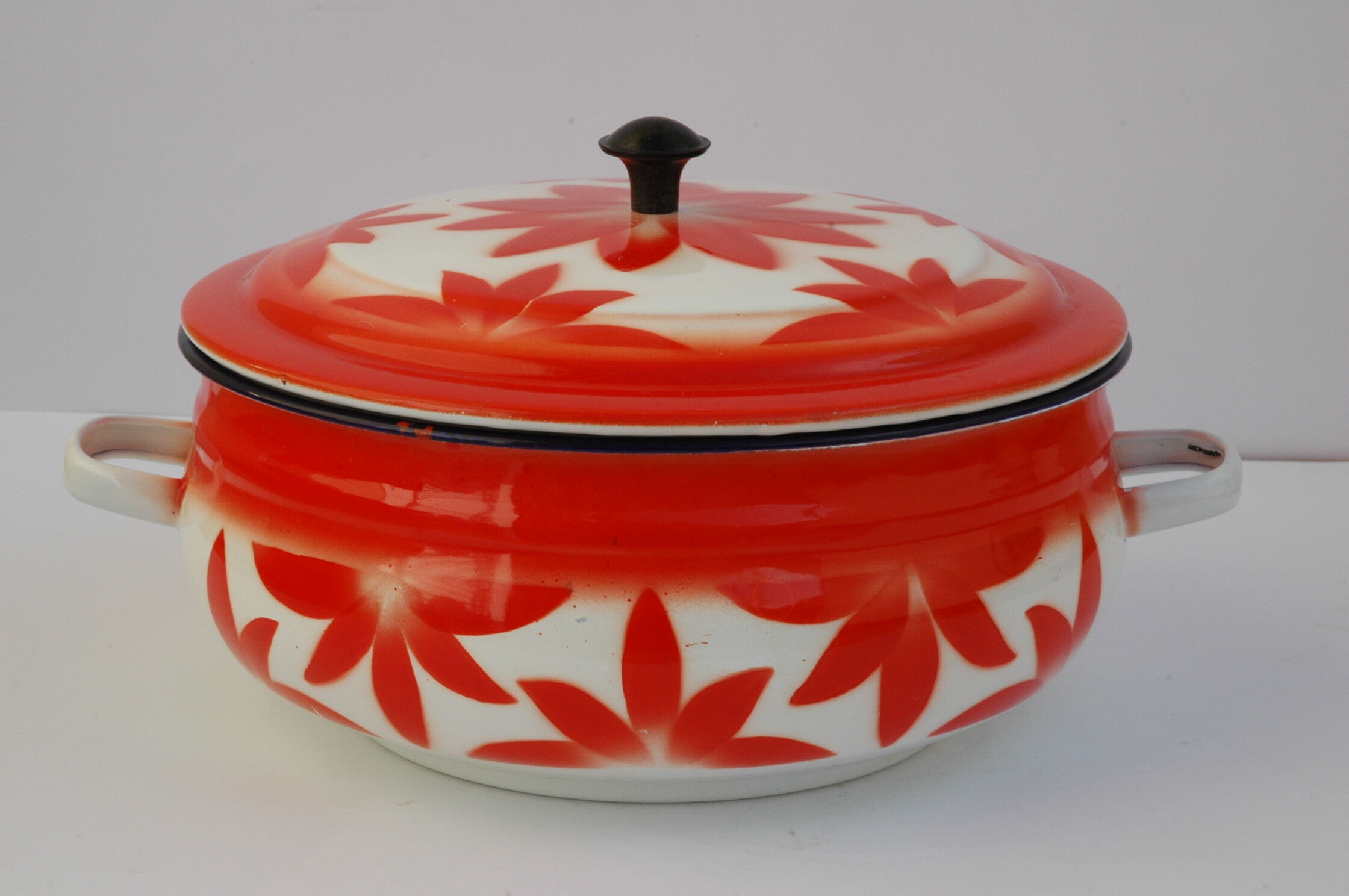 Cocotte en tôle émaillée orange et blanche