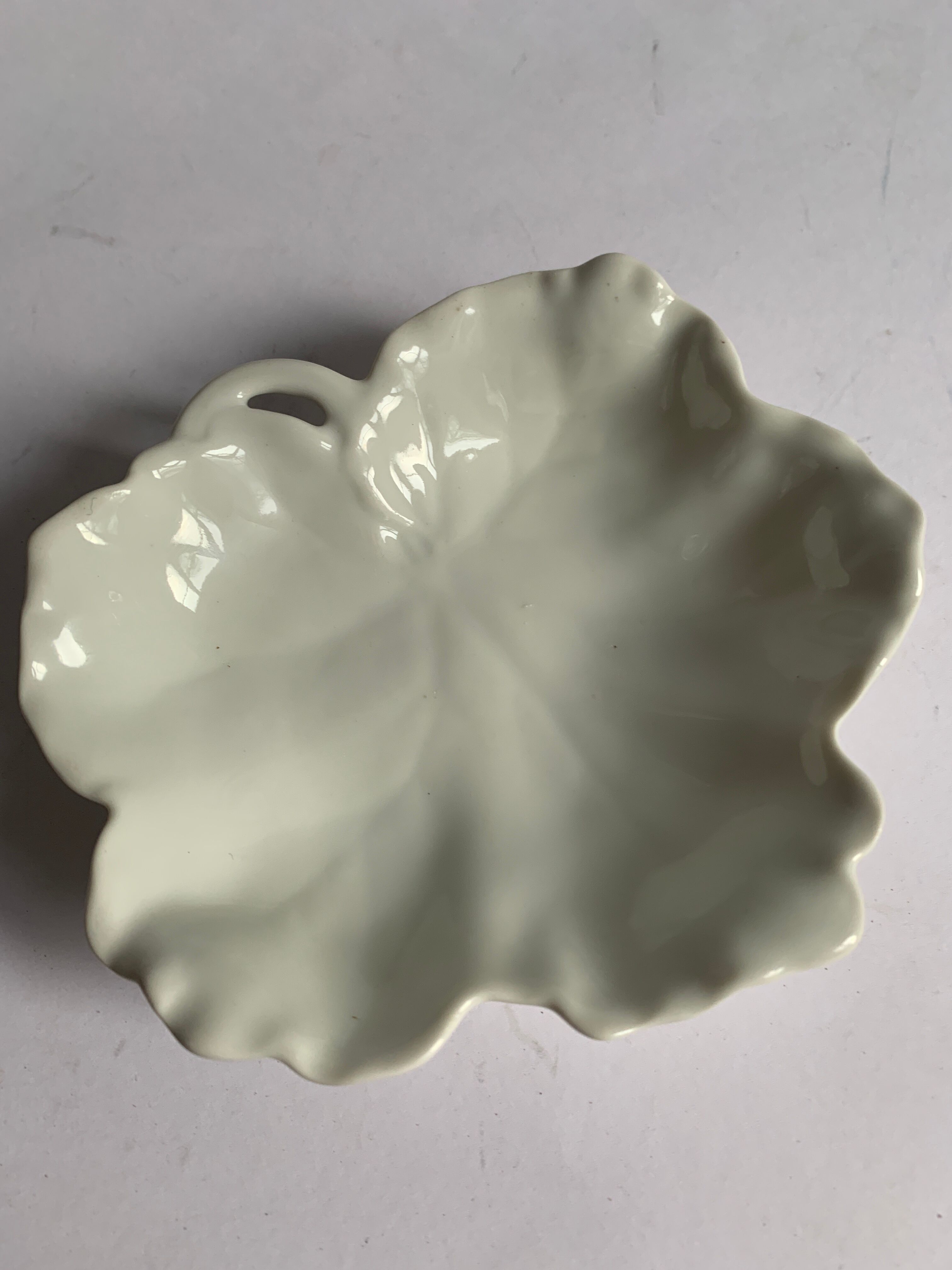 Porcelain ramekins vine leaf