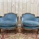 Paire de fauteuils bergères de style Louis XV en velours bleu et bois doré