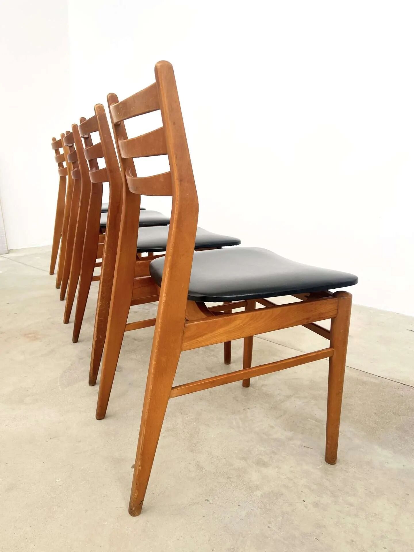 Lot de 4 chaises scandinaves hêtre et skai 60s