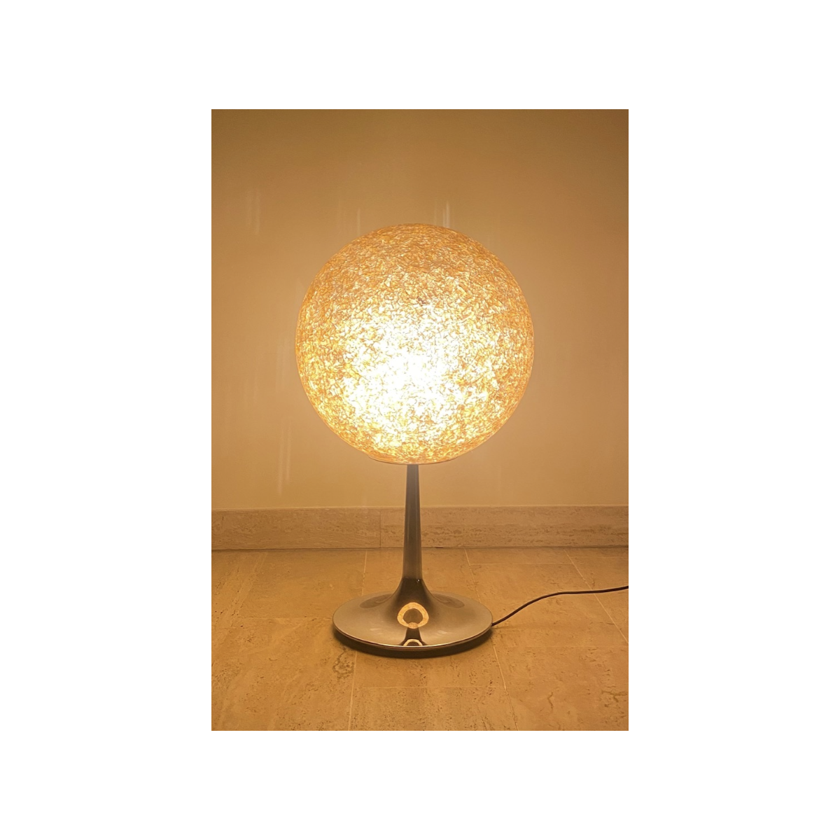 Space age ball lamp in methacrylate italy 1970