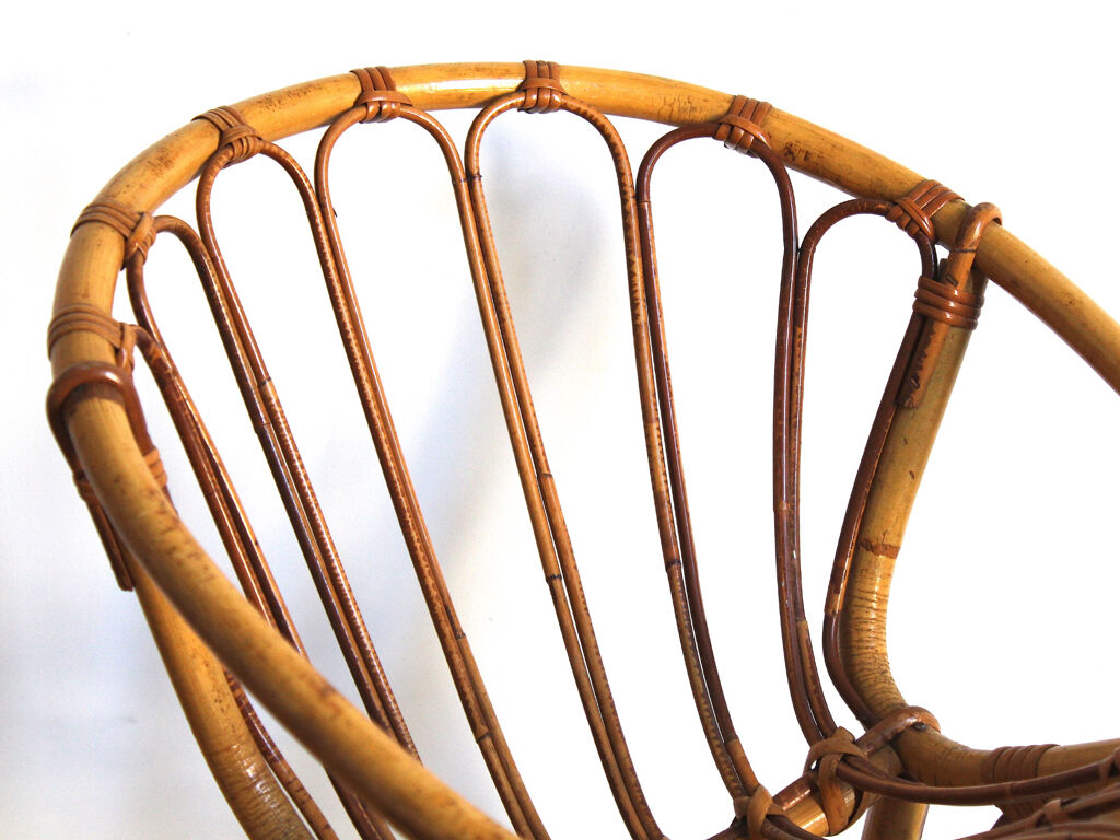 Child chair in rattan shell shape