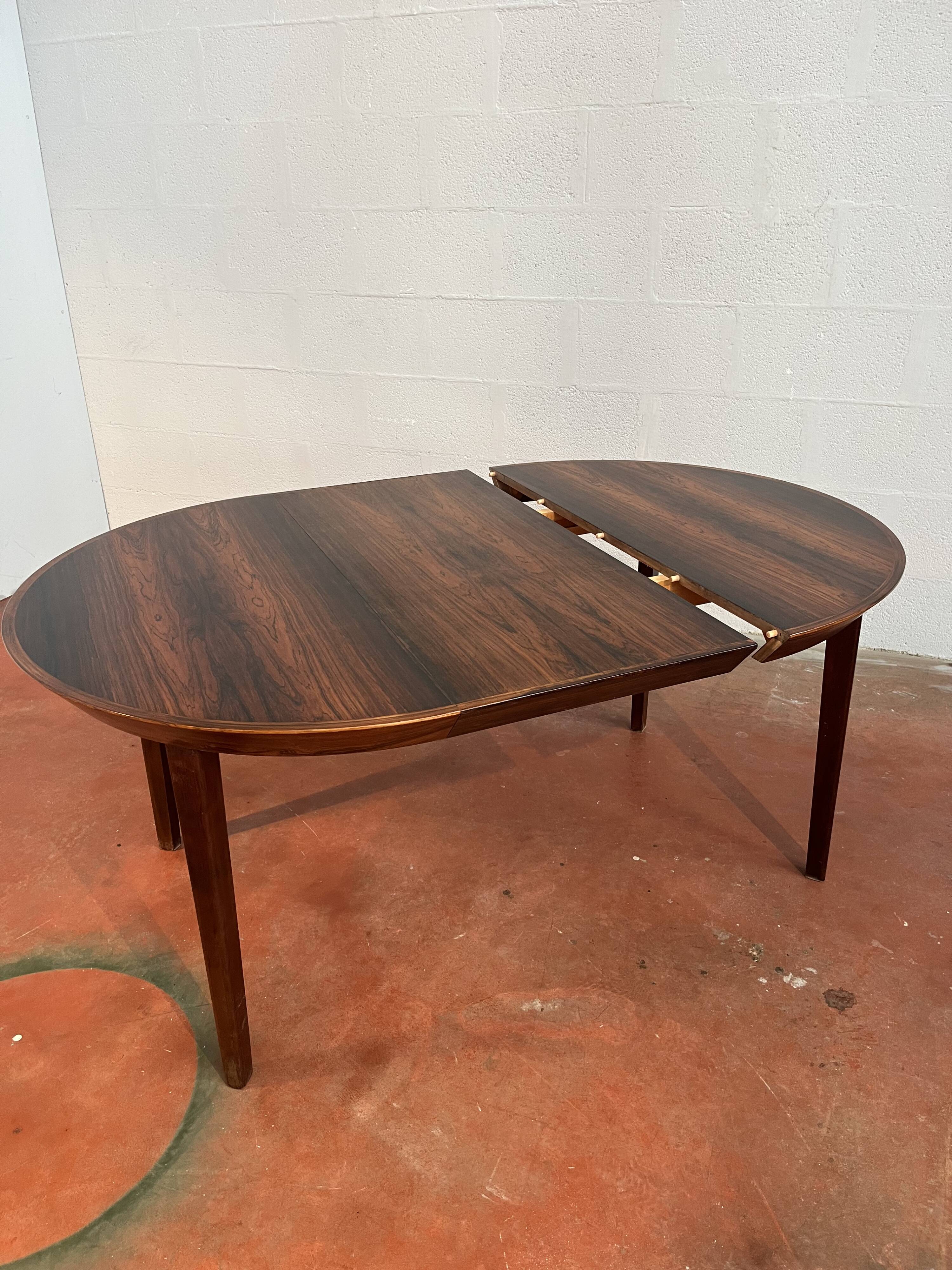 Ole HALD round table model "33" with double extension Denmark 1960