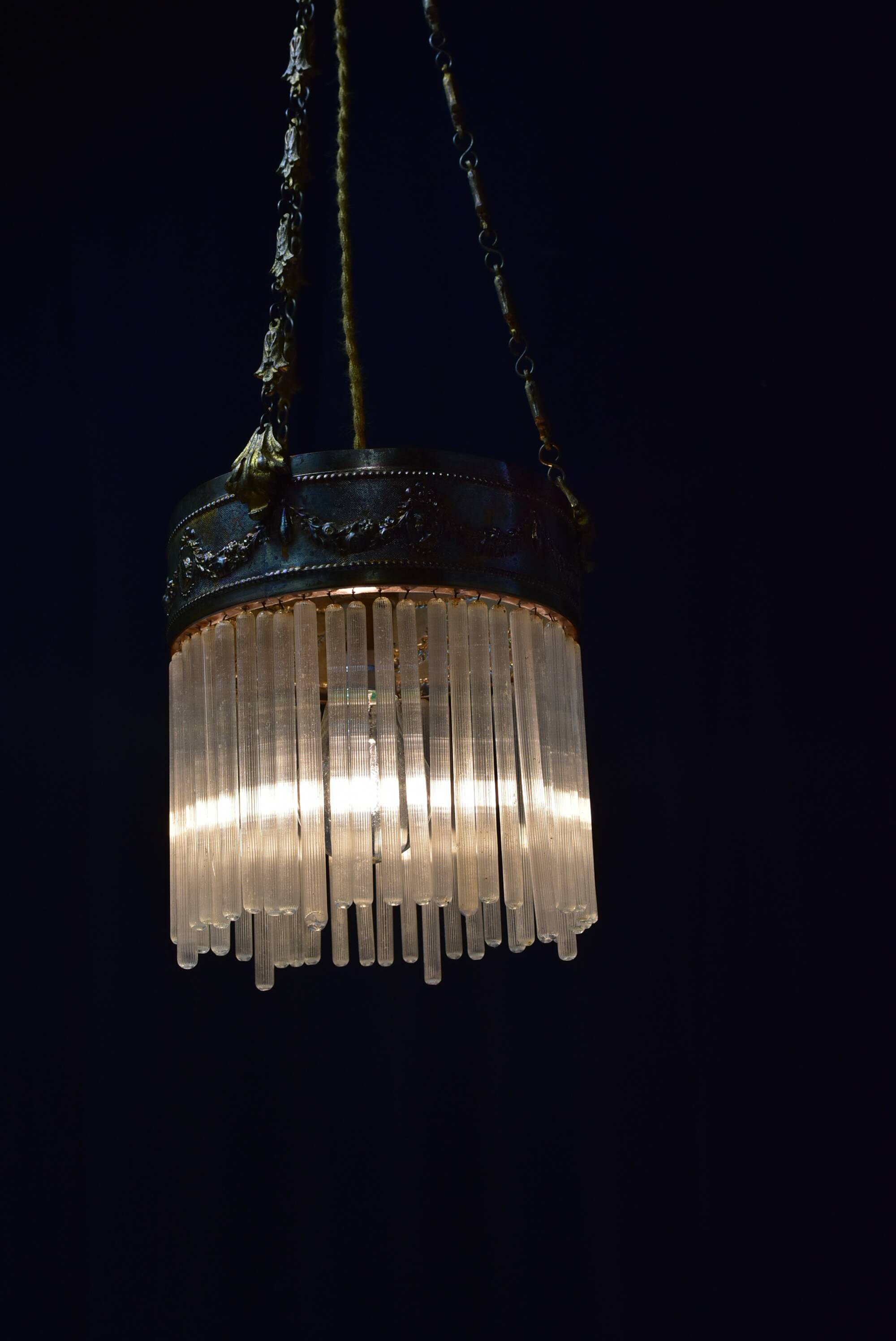 Glass tube tassel suspension
