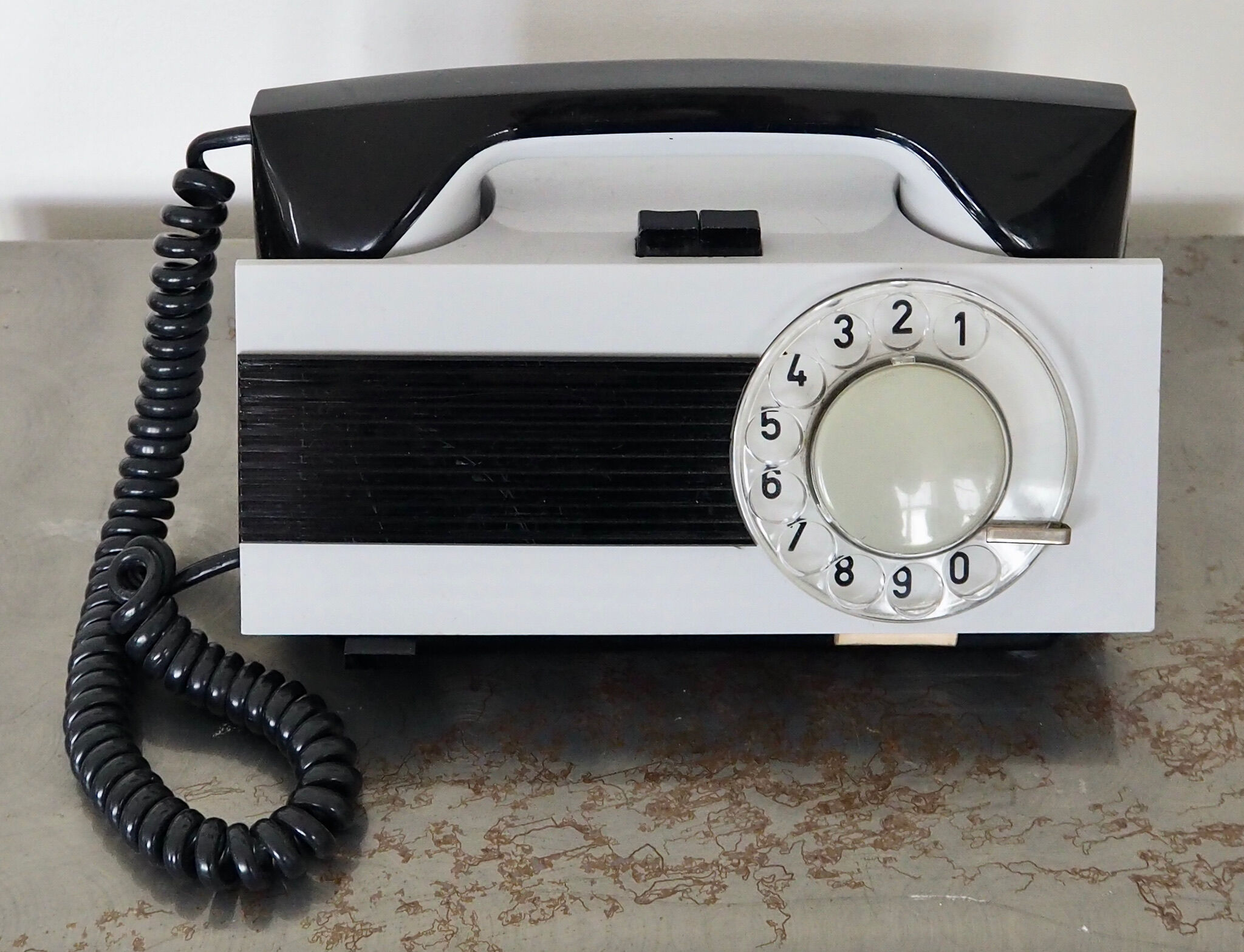 Téléphone rotatif « Tesla » des années 1970