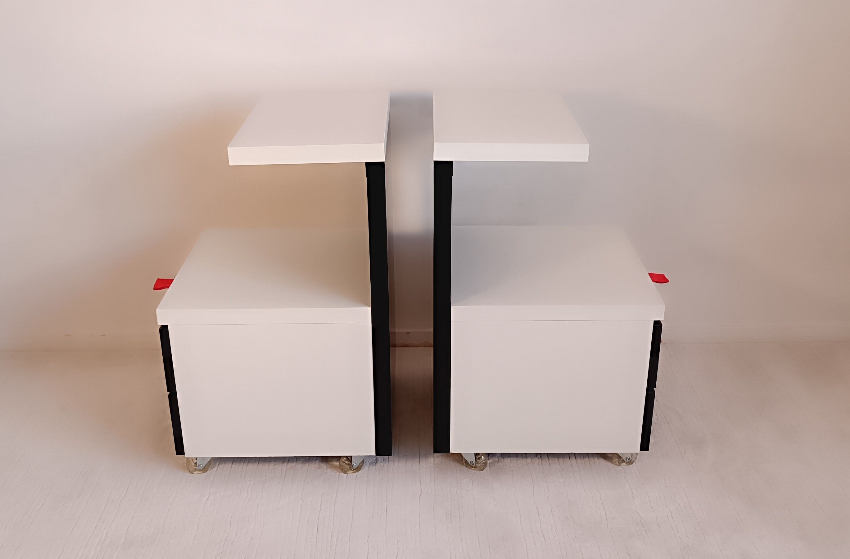 Tables de chevet postmodernes ikea noir et blanc 1980’s en tbeg