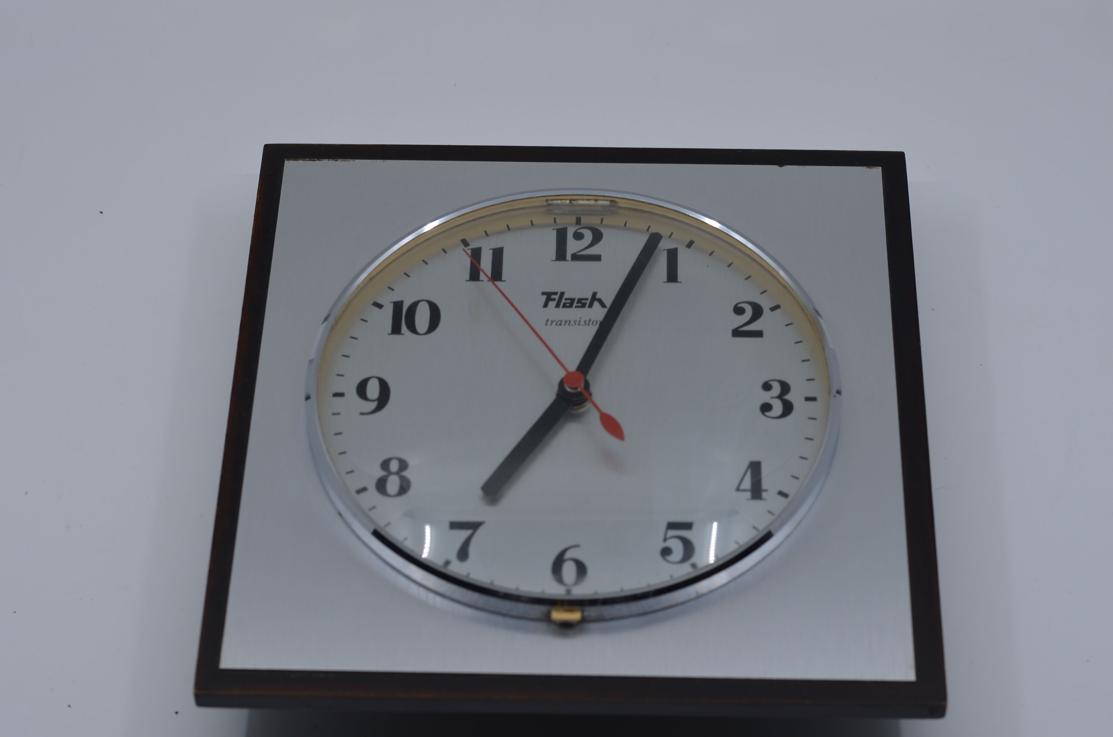 Aluminium flash clock