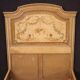 Paire de lits de style Louis XVI en bois laqué du XXe siècle