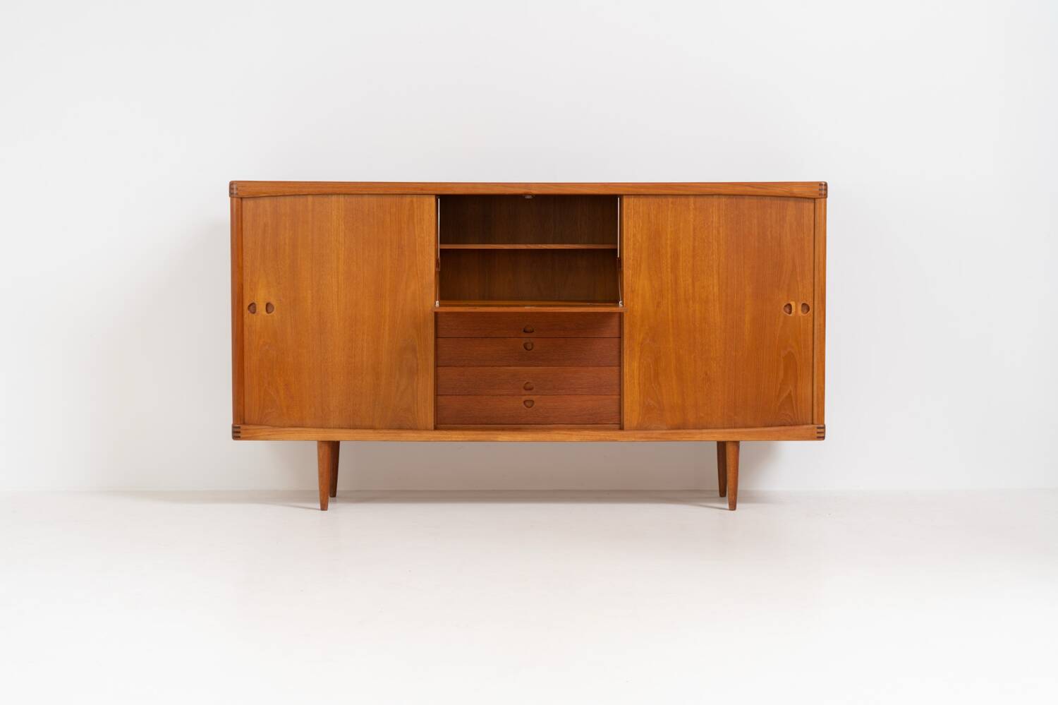 Buffet haut de Henry W. Klein pour Bramin en teck (Danemark, années 1960).