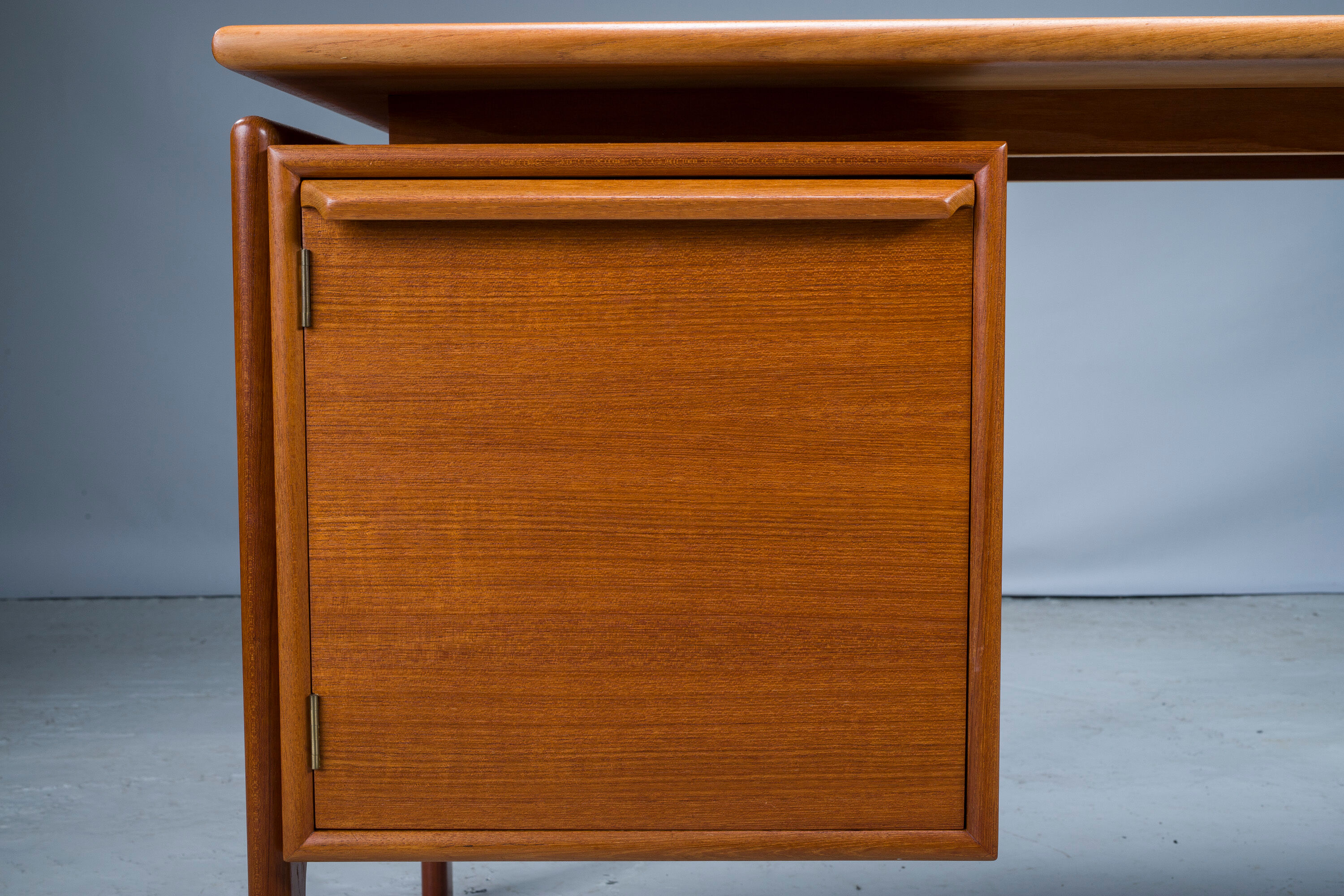 Mid-century teak freestanding desk from GV Møbler, 1960s