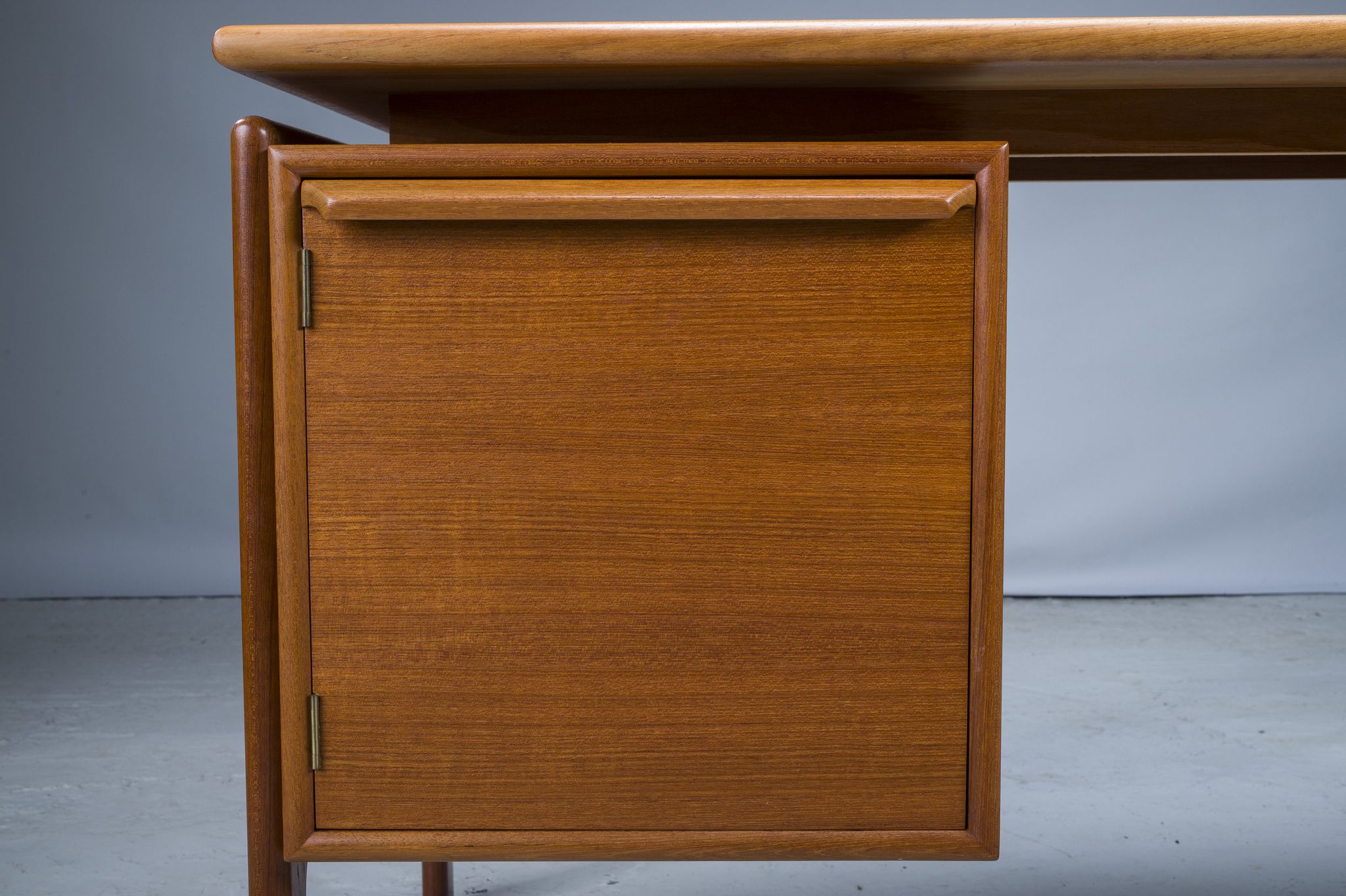 Mid-century teak freestanding desk from GV Møbler, 1960s