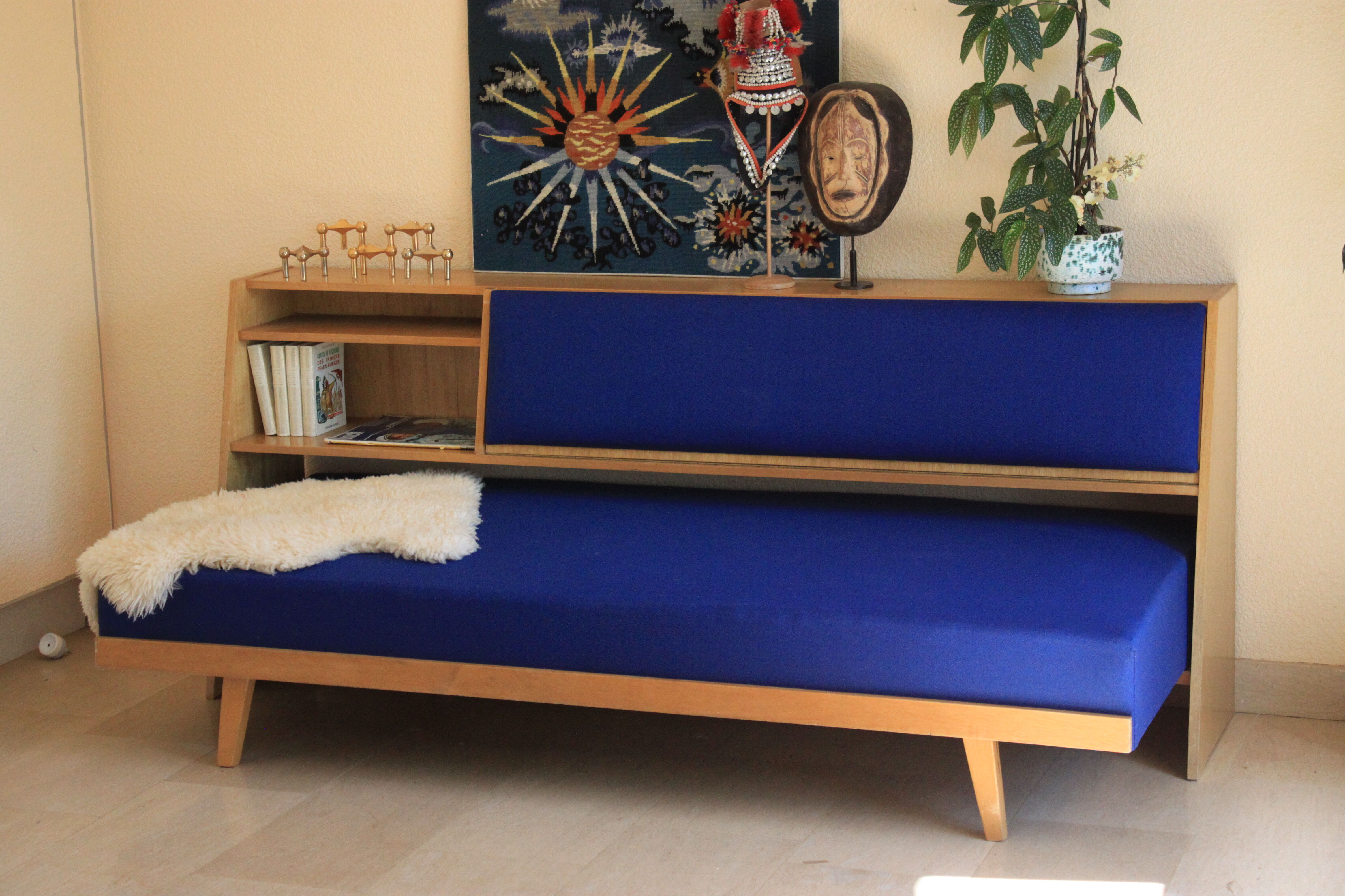 Daybed, vintage sofa bed, 60s. great studio in paris