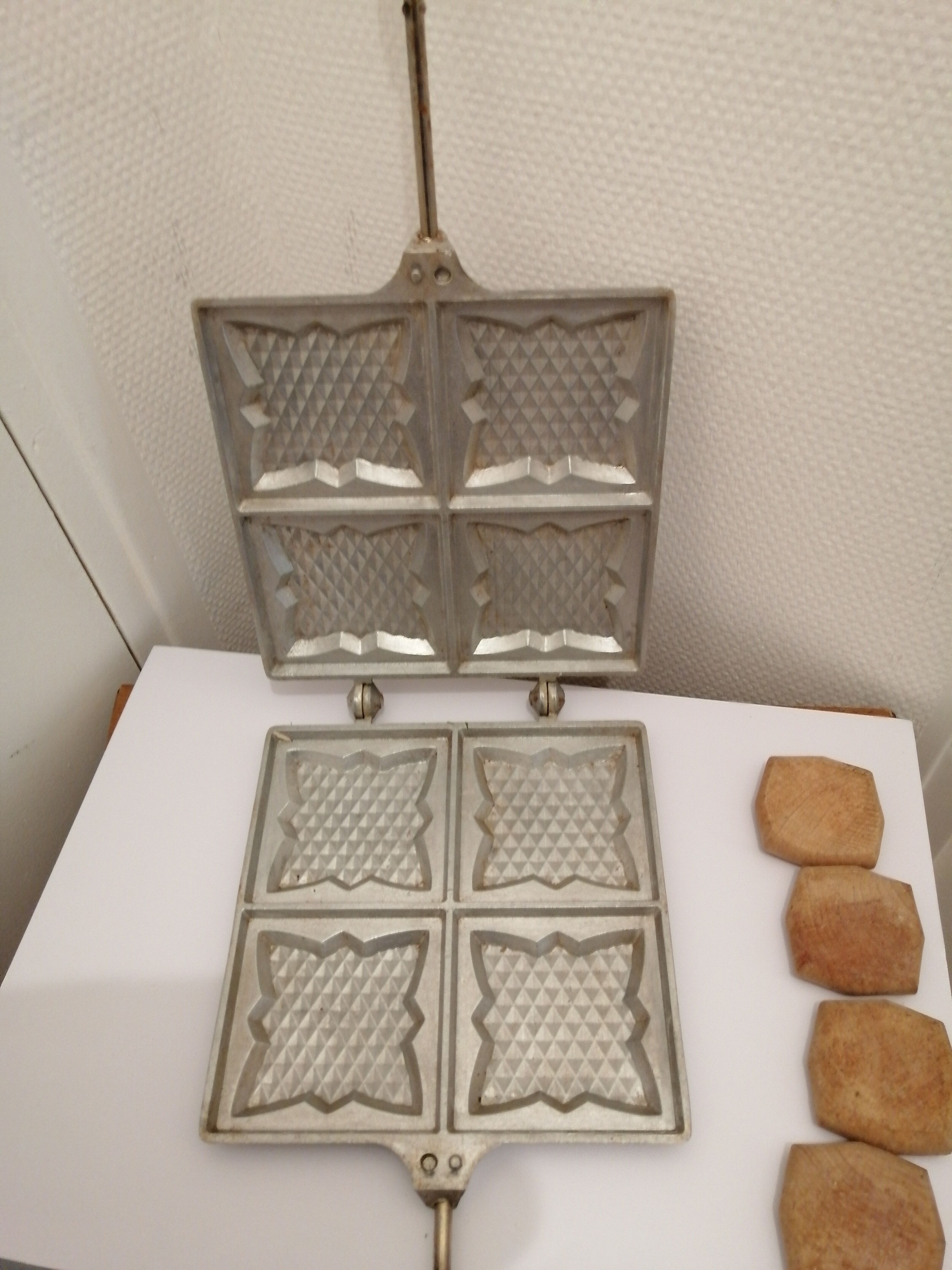 Vintage aluminum croque-monsieurs apparatus