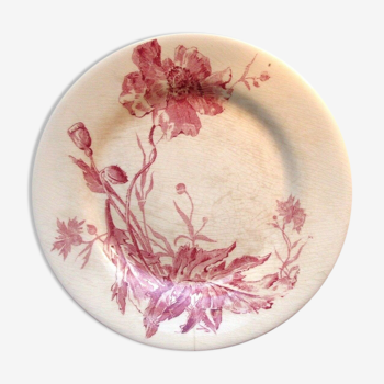 Art Nouveau flat plate in pink, opaque porcelain of Gien model Coquelicots