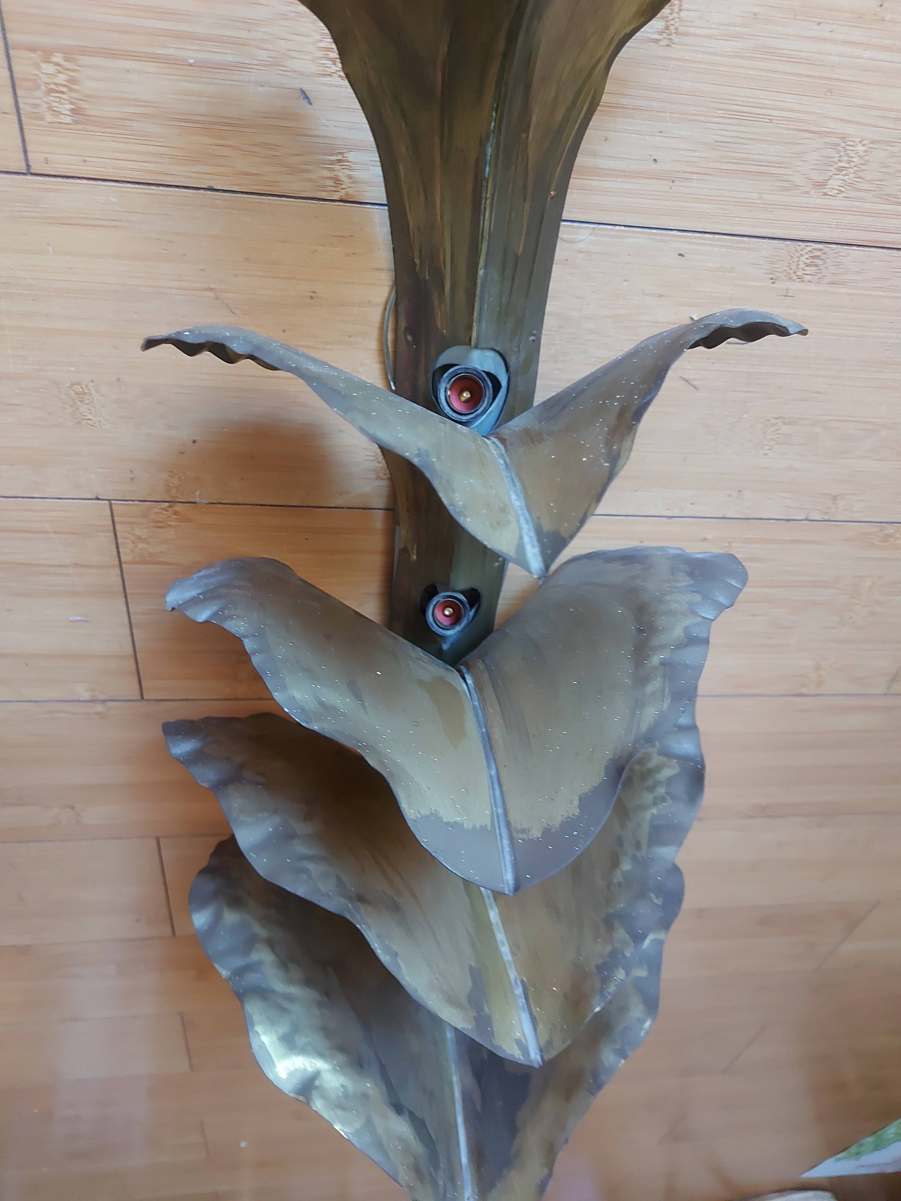 Wall lamp design in gilded metal, leaf décor