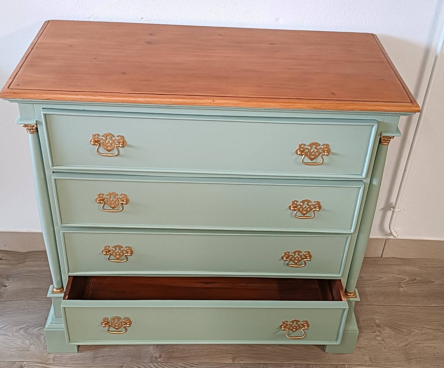 Stylish chest of drawers