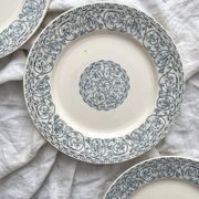 3 assiettes plates en terre de fer "Renaissance" Creil et Montereau