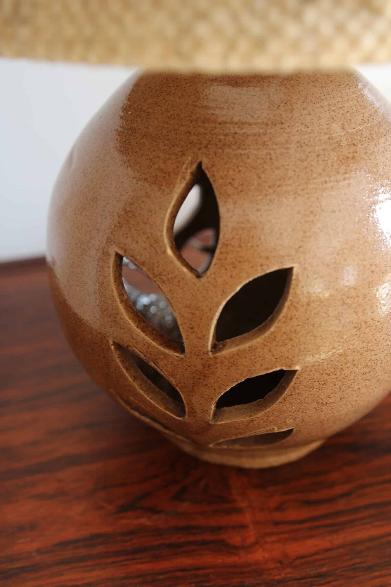 Lattice stoneware lamp