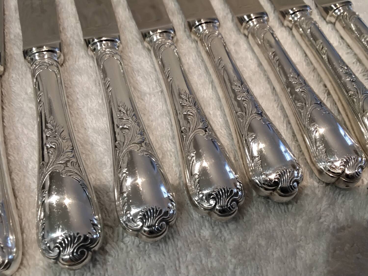 12 Christofle Marly silver plated dessert knives, 19.7cm