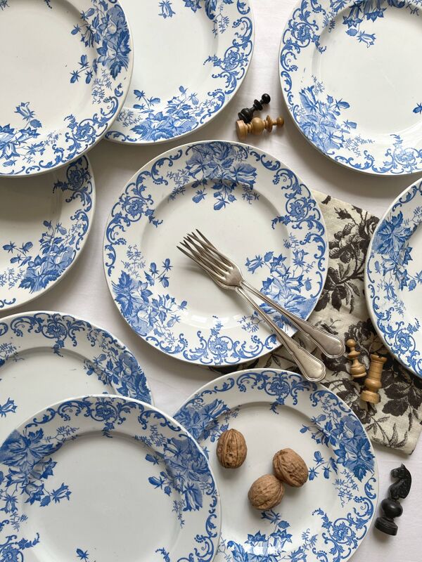 12 petites assiettes plates ''Campanule'' Saint Amand et Hamage
