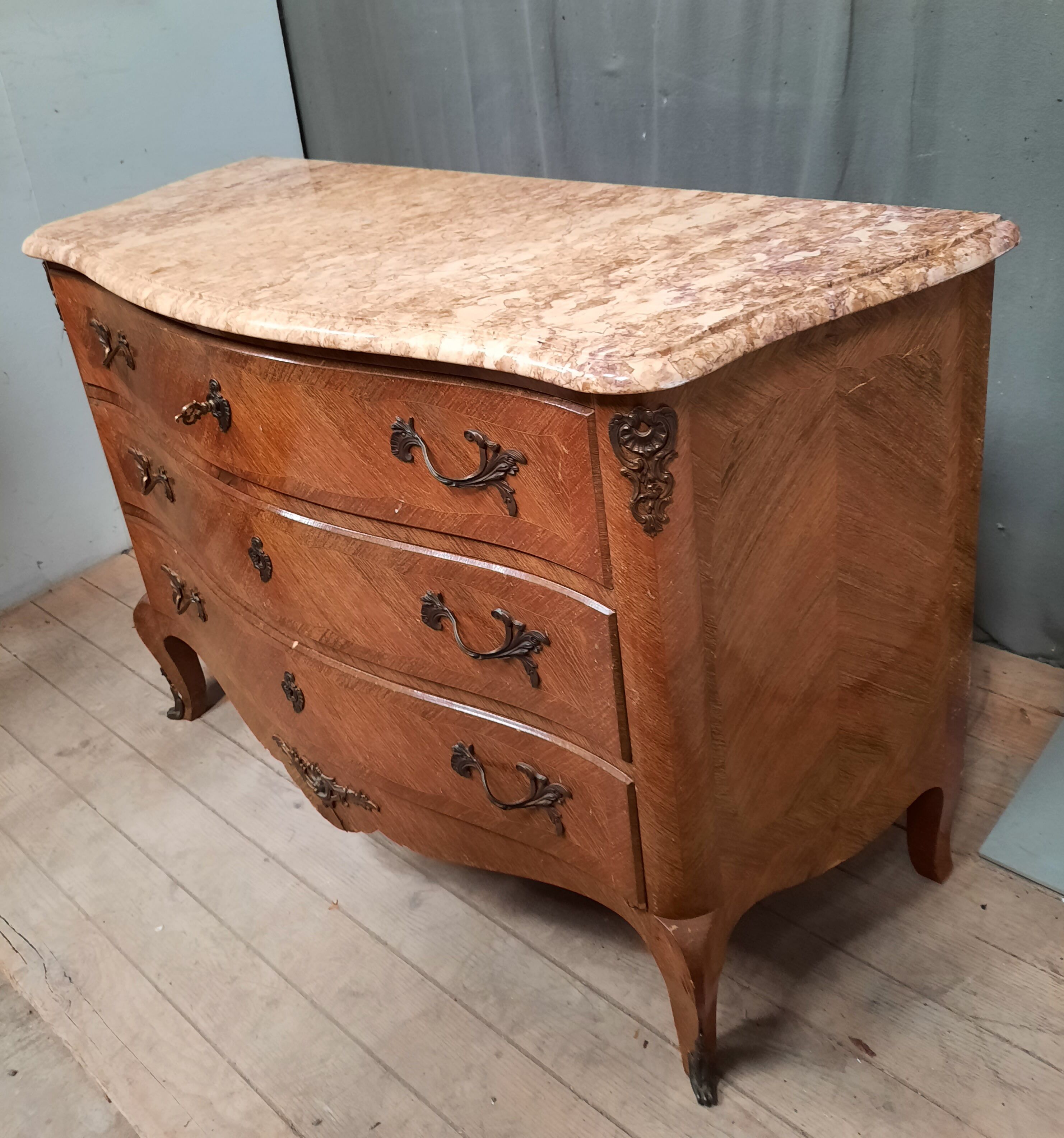 Louis XV style chest of drawers in veneer