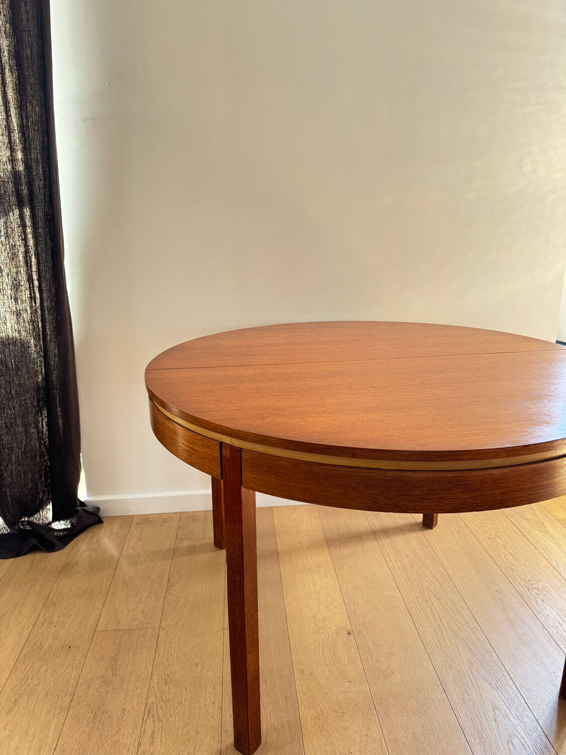 Round table with butterfly extension 70s