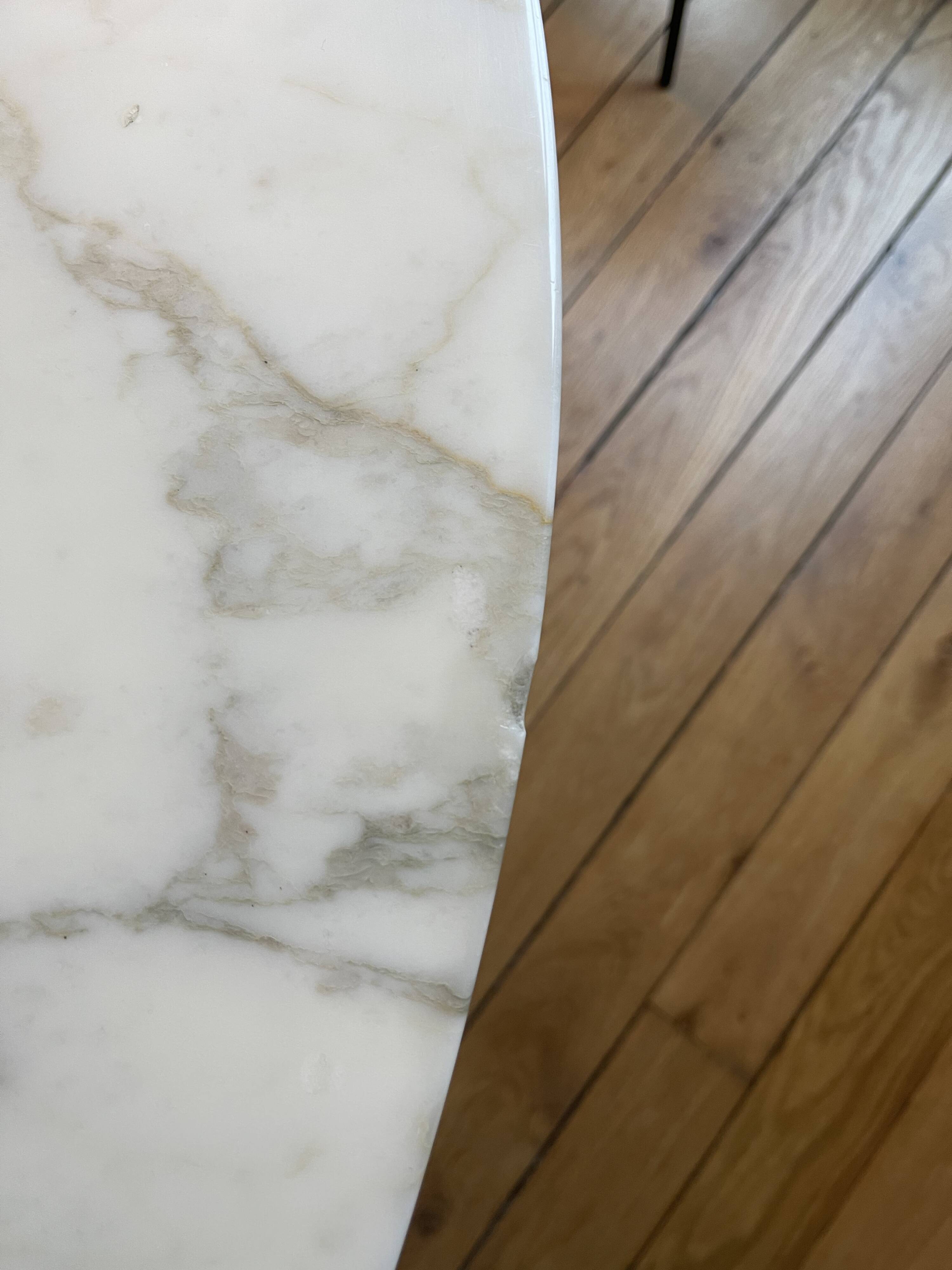 Saarinen marble table 120 cm - 50th anniversary