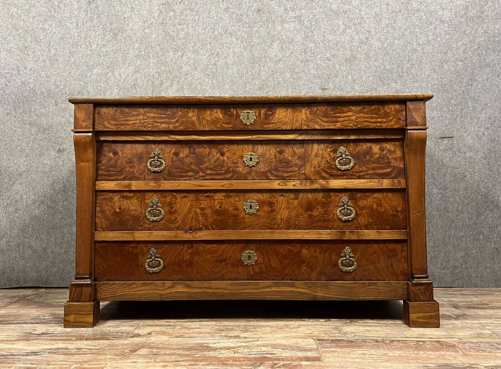 Commode époque Empire en orme circa 1810-1820