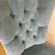 Fauteuil crapaud vintage en velours bleu