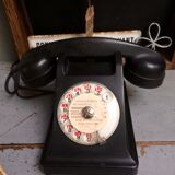 Black bakelite telephone