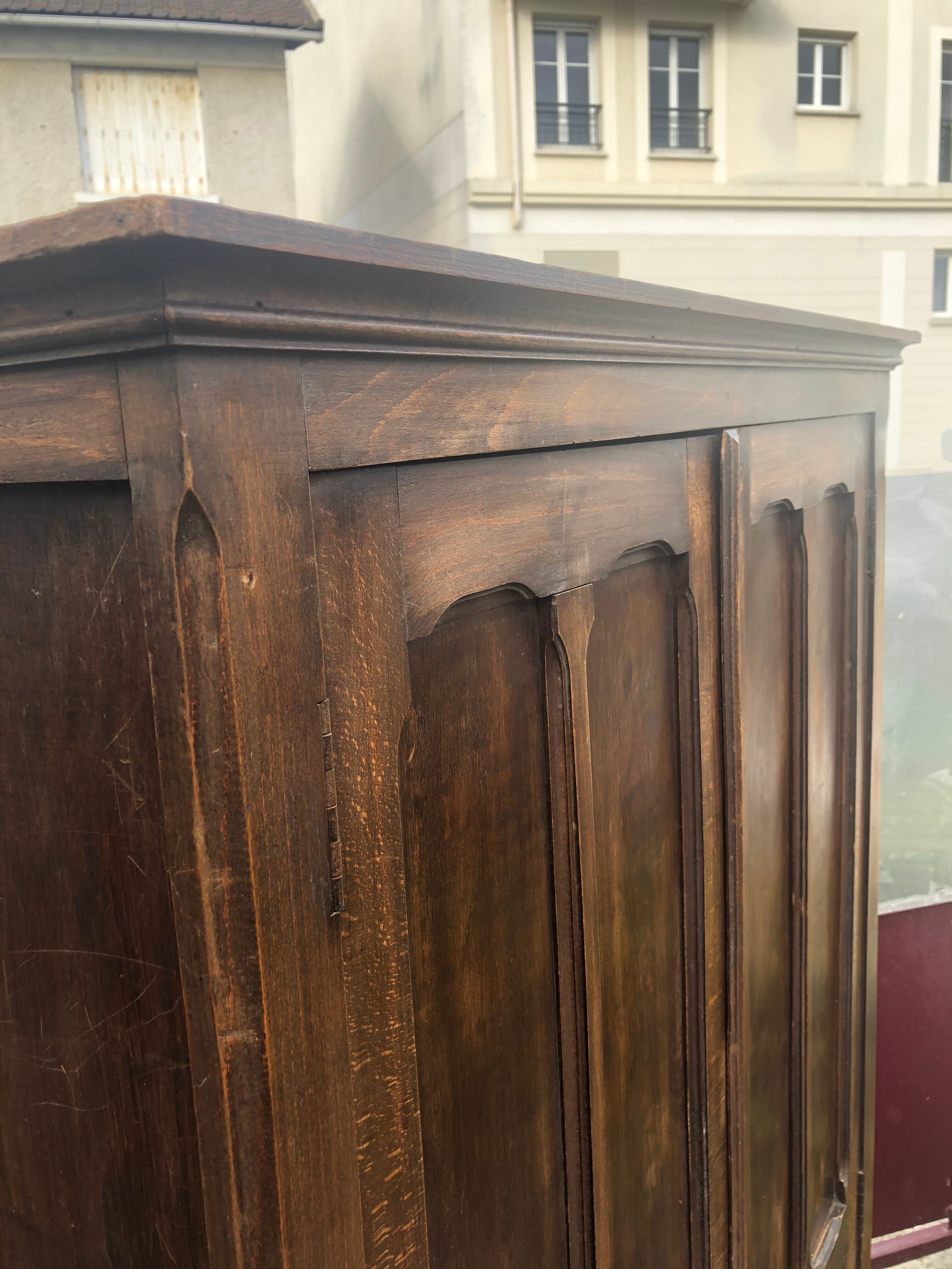 Armoire parisienne